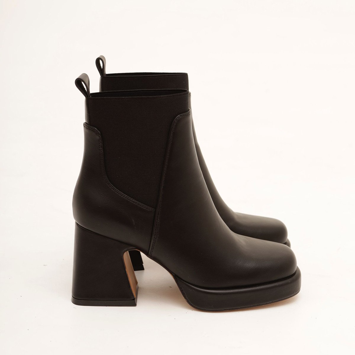 Γυναικεία ankle boots με λάστιχο, μαύρο