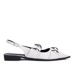 Slingback με διακοσμητικές μεταλλικές λεπτομέρειες, λευκό