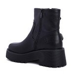 Γυναικεία biker boots με αγκράφες, μαύρο