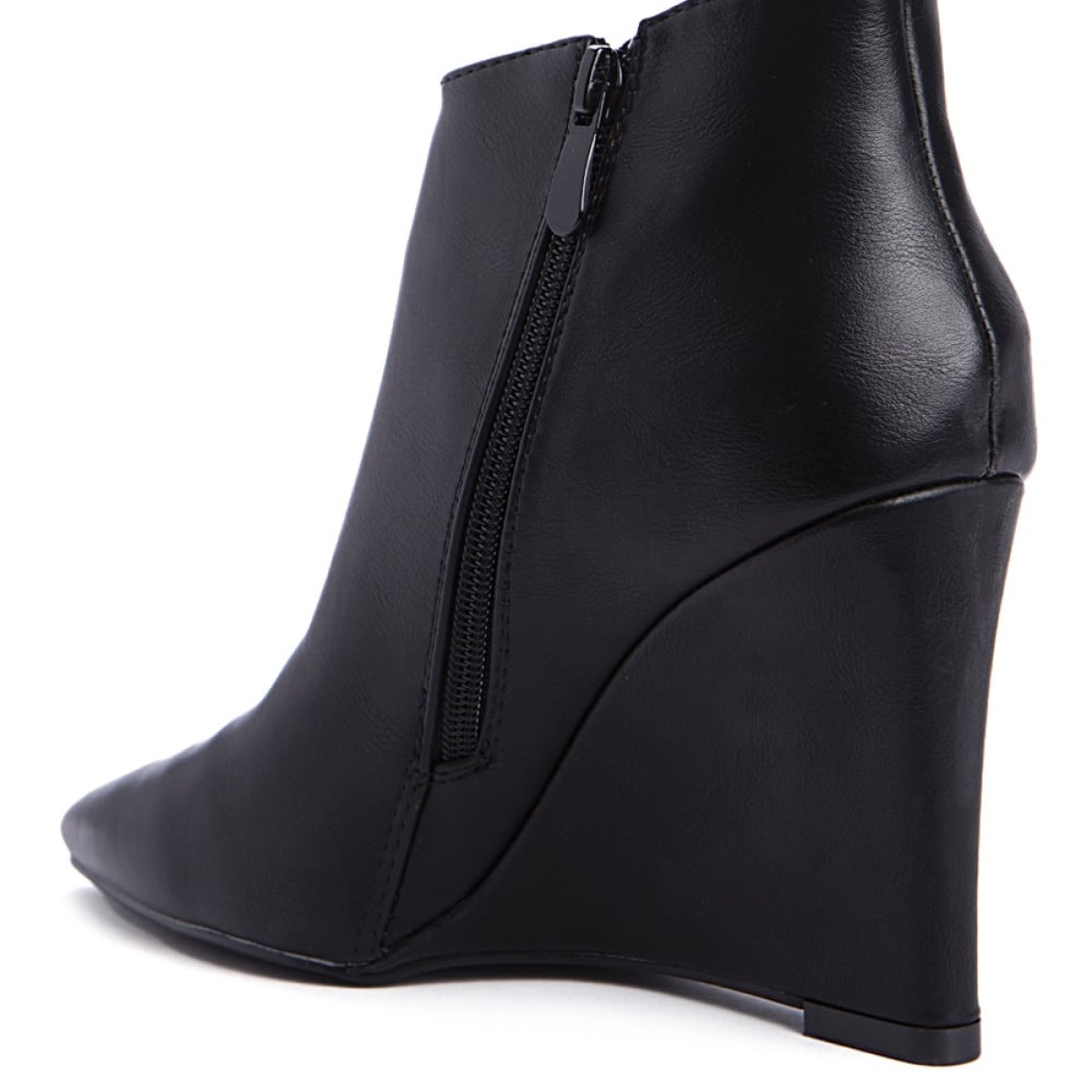 Γυναικεία ankle boots σε μυτερή γραμμή, μαύρο