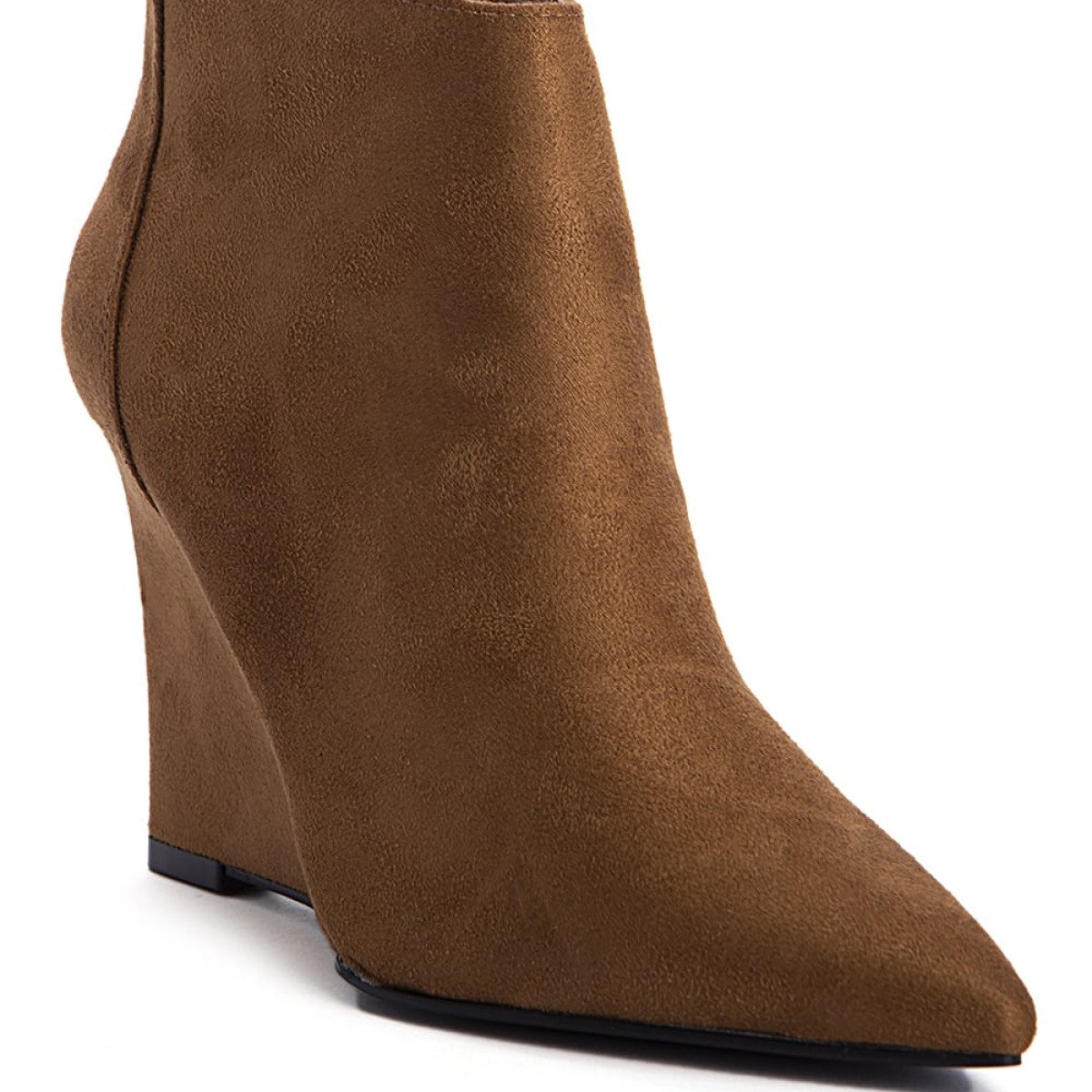 Γυναικεία suede ankle boots σε μυτερή γραμμή, καφέ