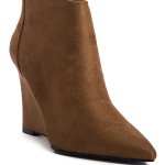 Γυναικεία suede ankle boots σε μυτερή γραμμή, καφέ