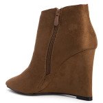 Γυναικεία suede ankle boots σε μυτερή γραμμή, καφέ