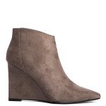 Γυναικεία suede ankle boots σε μυτερή γραμμή, μπεζ