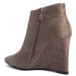 Γυναικεία suede ankle boots σε μυτερή γραμμή, μπεζ