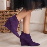 Γυναικεία suede ankle boots με ενιαίο τακούνι, μωβ