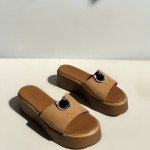 Χαμηλές nubuck πλατφόρμες με μεταλλικό στοιχείο στη φάσα, κάμελ